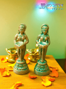 Pavai Vilakku