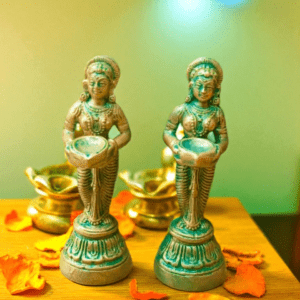 Pavai Vilakku